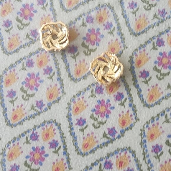 Gold  tone vintage earrings - Picture 2 of 4